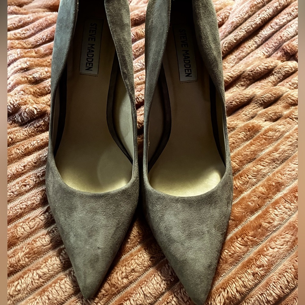 STEVE MADDEN Nude Suede Heel 8.5 GENTLY USED